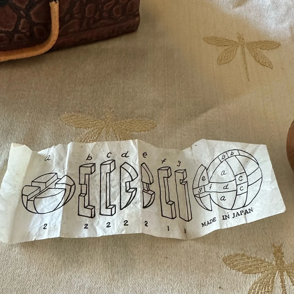 Vintage / Retro Magic Brain Teaser Wooden 3D Puzzle Ball Toy.